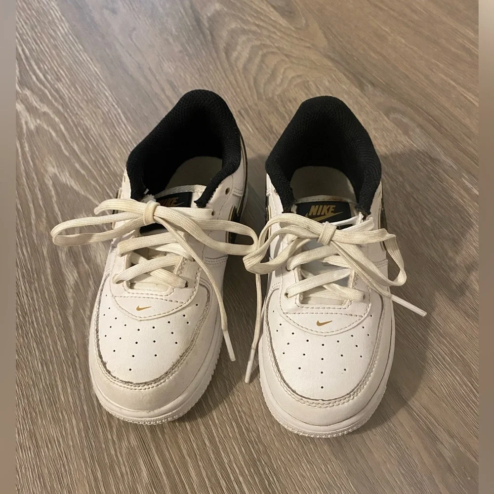 Air Force 1 - Picture 3 of 3